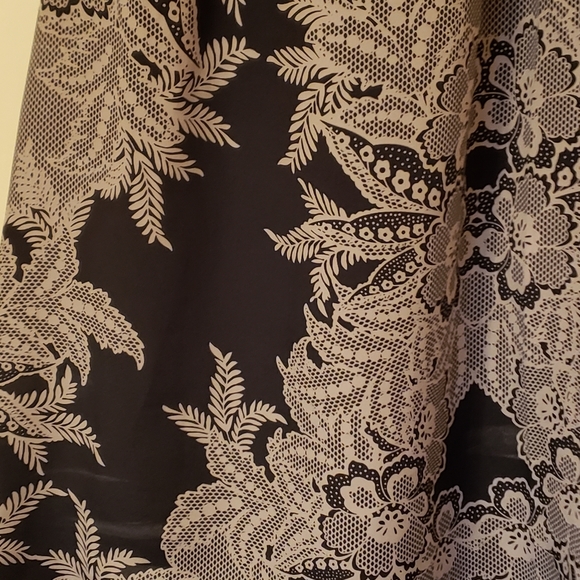 Petticoat Alley Womens Navy/white sleeveless silky v-back top Size S - Picture 4 of 5